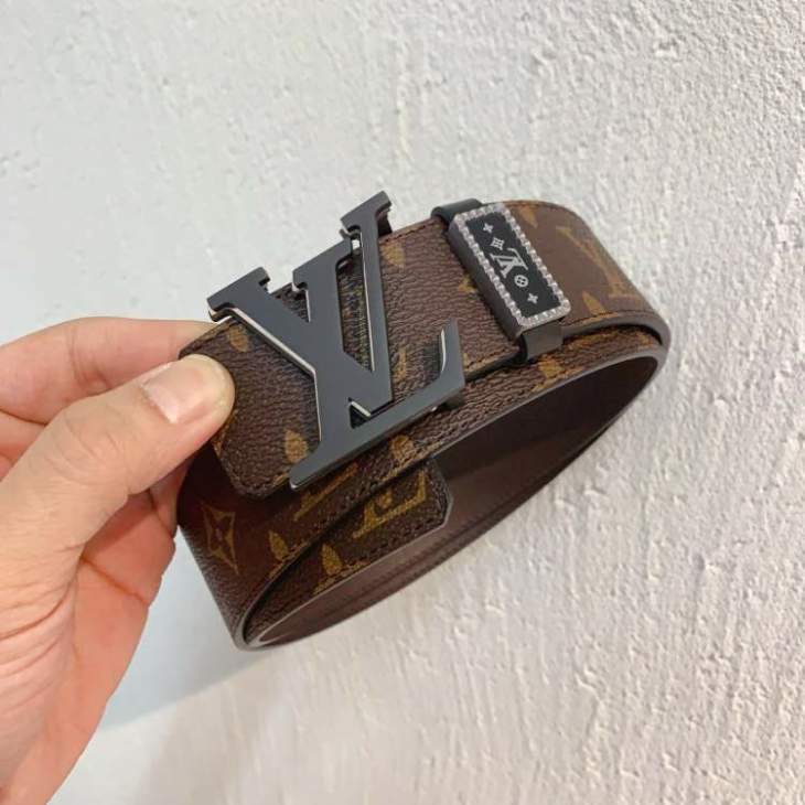 Picture of Louis Vuitton Belts _SKUfw223582439fw
